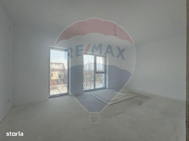 Casa / Vila cu 4 camere de vanzare Sabareni - 3