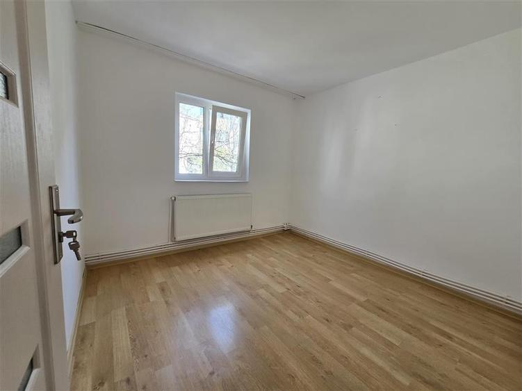 Etaj 2  - Alexandru Parcul Voievozilor , 2 camere , liber - 9