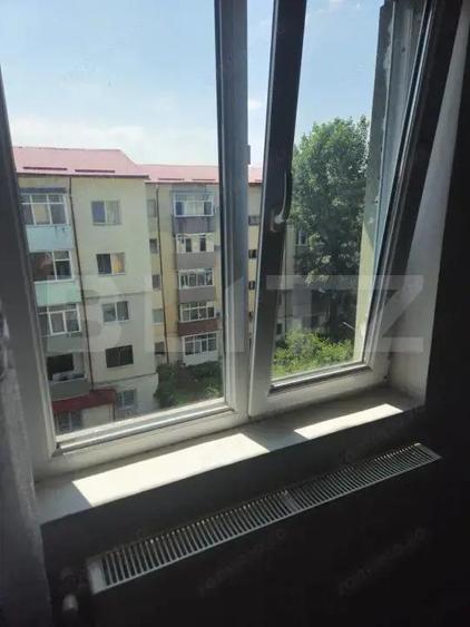 Apartament de vanzare, cu 2 camere, 33 mp, zona Piata 1 Mai - 1