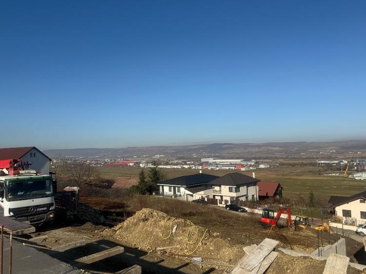 Casa de vânzare Dezmir - zona Planoarelor - 2