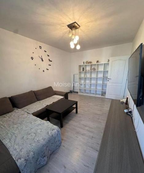 Apartament 3 camere decomandat renovat zona metrou Romancierilor