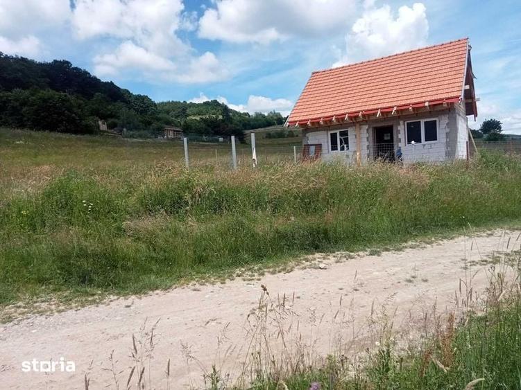 Teren 1580 m2 intravilan si casuta la rosu - 4