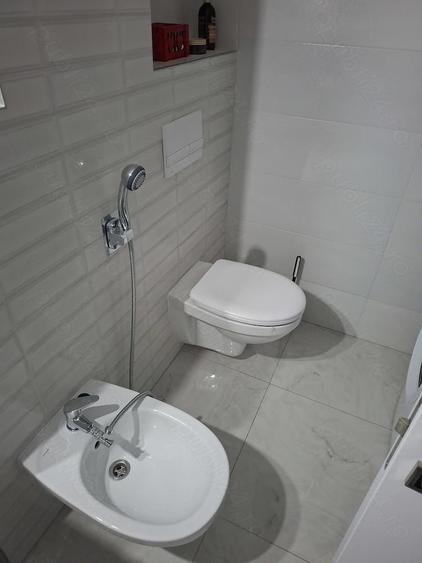 Vand apartament cu 3 camere situat la etajul 2 cu lift - 2