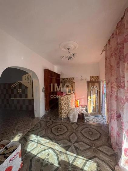Casă cu 2 camere cu Teren 700 Mp în Groși