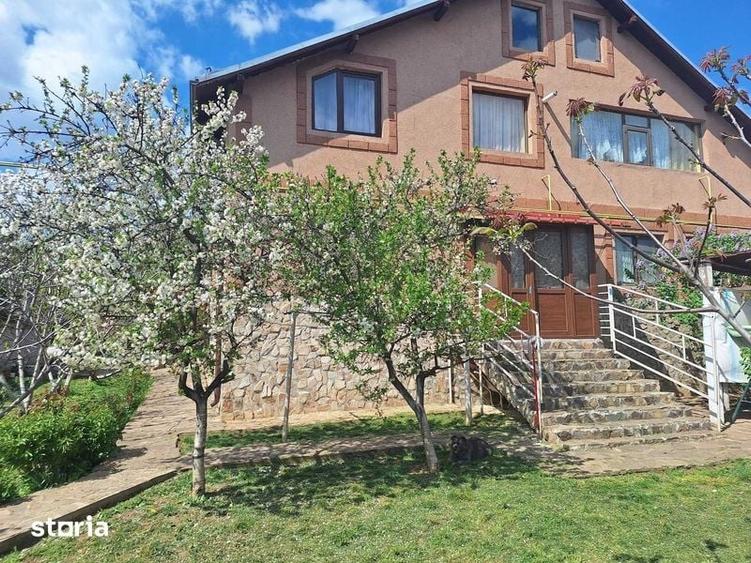 Casă cu 4 camere cu Teren 420 Mp în Central