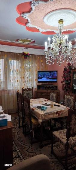 Apartament cu 4 camere decomandat în Vasile Aaron