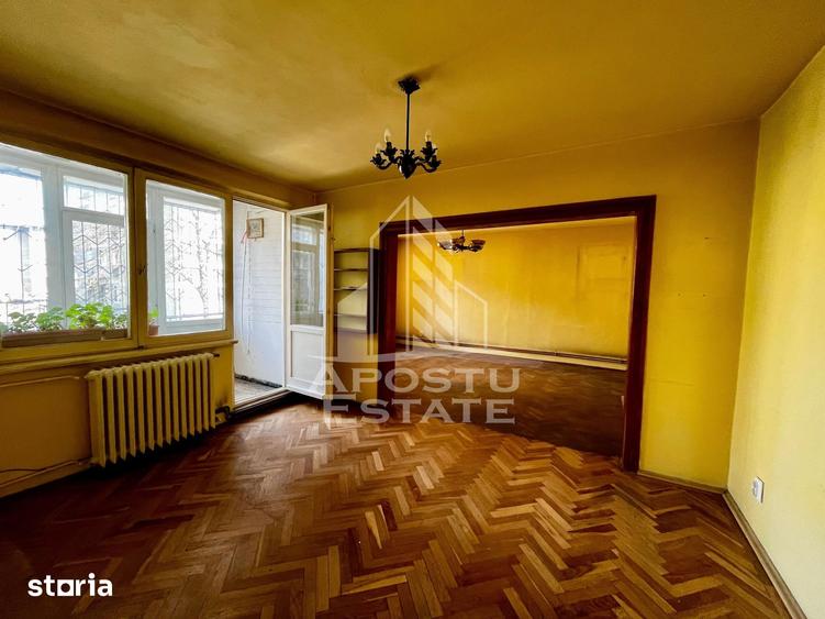 Apartament cu 4 camere semidecomandat în Take Ionescu