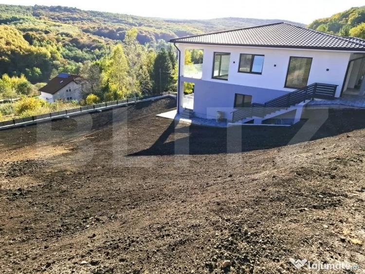 Casă cu 5 camere cu Teren 400 Mp în Central