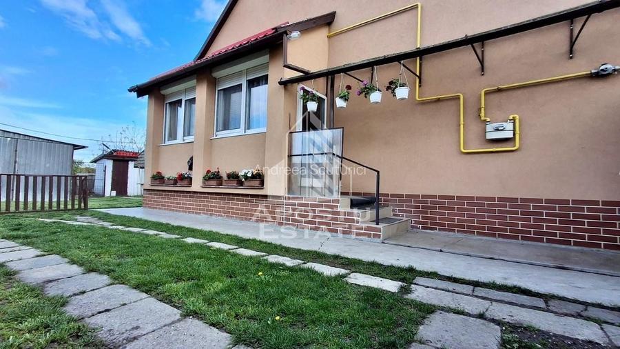 Casa cu 2 camere ,1472mp in Battanya