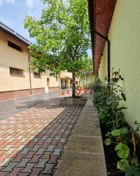 Casa deosebita individuala cu spatiu comercial ,se vand imp - 33