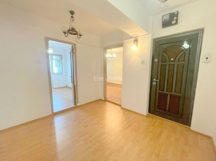 De vanzare - Apartament 3 camere   -R-uri -  Mazepa 1