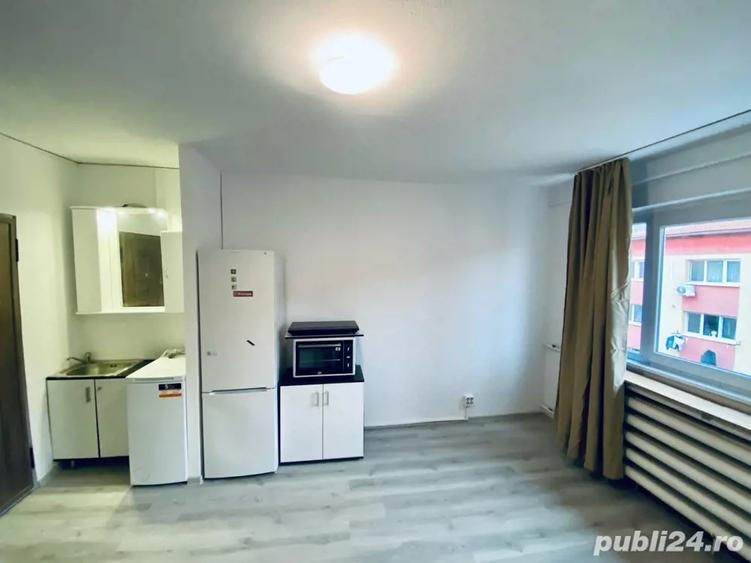 Garsoniera renovata. Zona UMT. Proprietar - 5