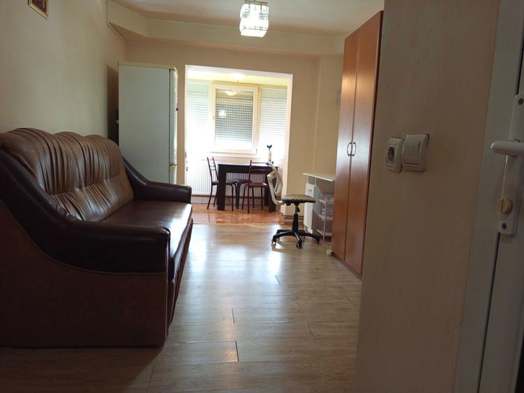 Inchiriez apartament cu 1 camera, zona Iulius Mall, parter inalt - 2