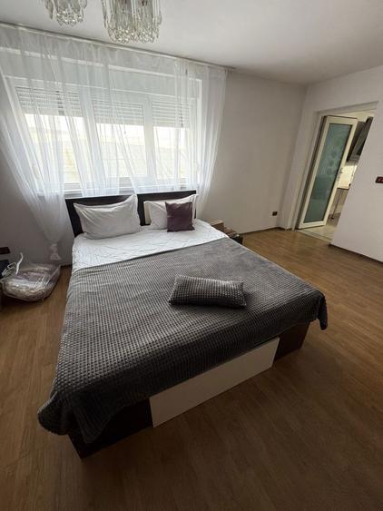 Inchiriez apartament 3 camere - 1