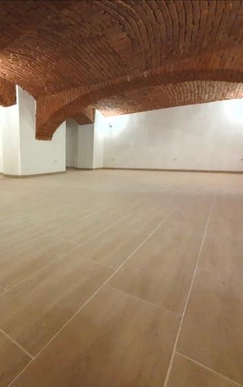 Spatiu la demisol in imobil istoric reabilitat zona Traian, Neptun, bd 3 August - 3