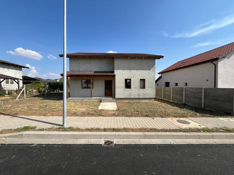 Casa Individuala Giarmata Mare,165mp utili,702mp teren - 2