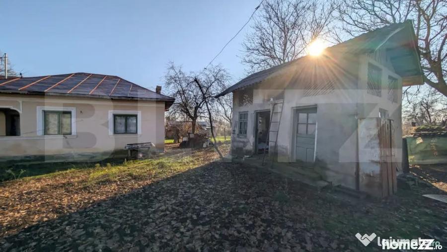 Casă cu 2 camere cu Teren 2000 Mp în Central