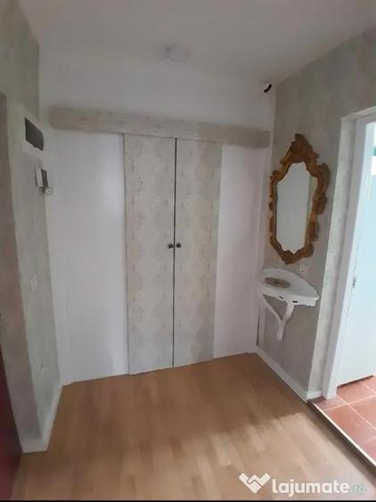 Apartament cu 3 camere Zona Zamca - 1