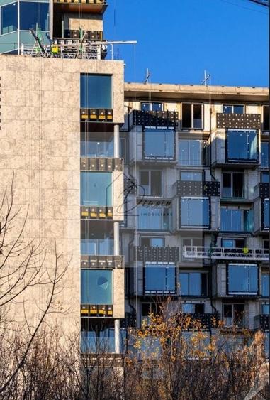 Apartament cu 4 camere decomandat în Băneasa