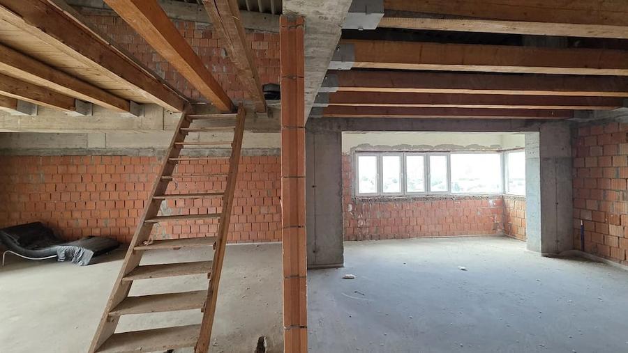 Apartament cu 6 camere decomandat în Banu Mărăcine