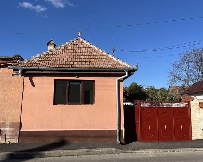 Casă cu 3 camere cu Teren 556 Mp în Central