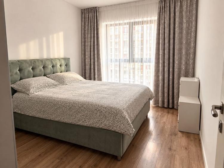 Apartament cu 3 camere decomandat în Exterior Vest