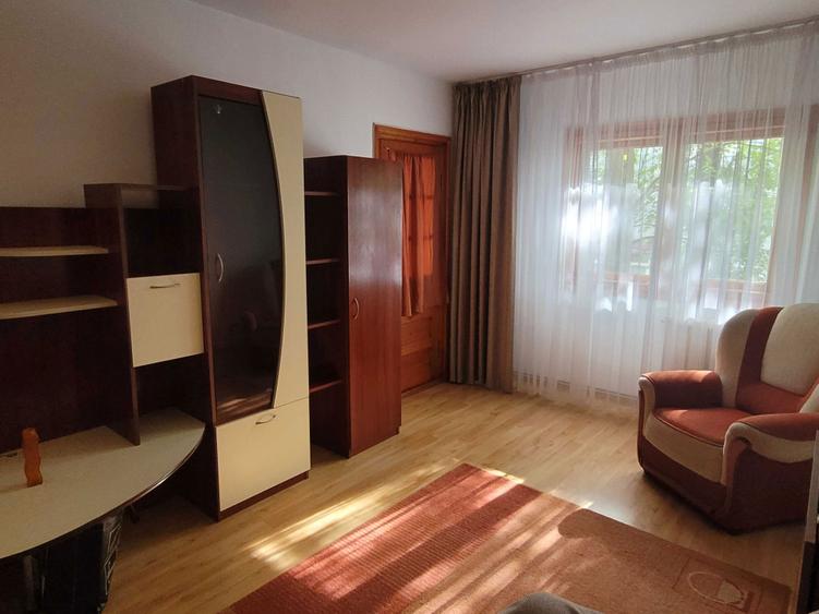 Apartament cu 2 camere decomandat în Nicolina