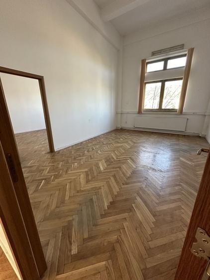 Spațiu comercial, de 556 mp, în Moinești