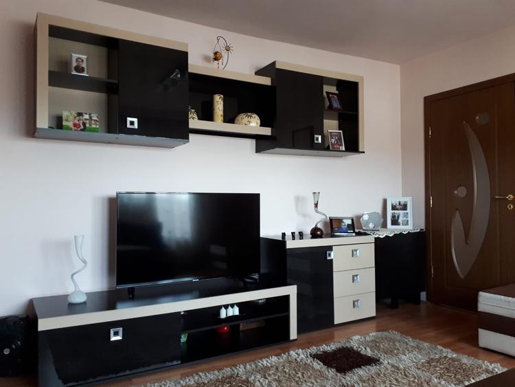 Apartament cu 3 camere semidecomandat în Petru Rareș