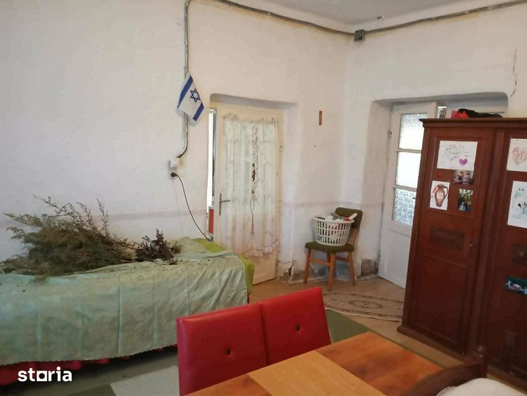 Casă cu 4 camere cu Teren 1407 Mp în Central