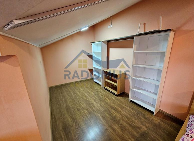 Casă individuală cu 8 camere cu Canalizare în Republicii