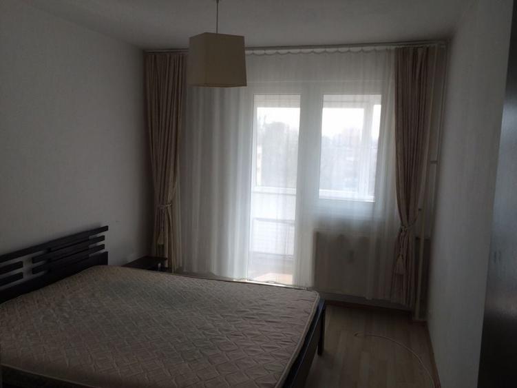 Apartament cu 3 camere semidecomandat în Titan