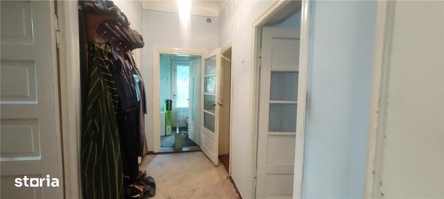 Casă cu 2 camere cu Teren 377 Mp în Piața Unirii