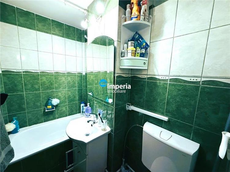 Apartament cu 3 camere semidecomandat în Alexandru cel Bun
