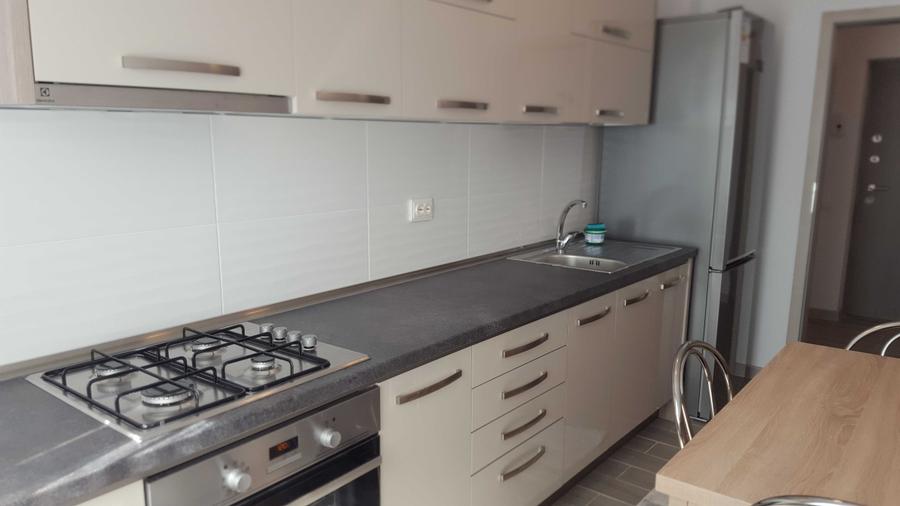Apartament cu 2 camere decomandat în Roșu