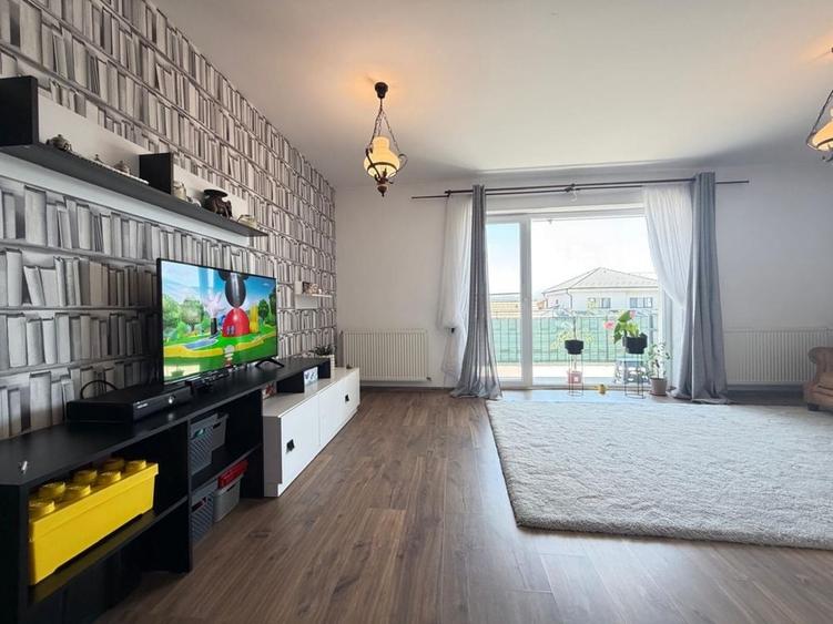 Apartament cu 3 camere semidecomandat în Șelimbăr