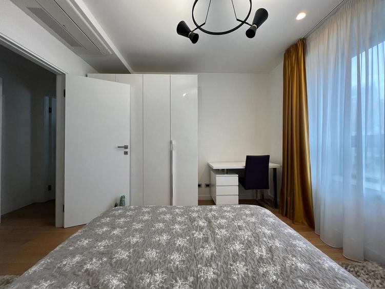 Apartament cu 3 camere semidecomandat în Aviației