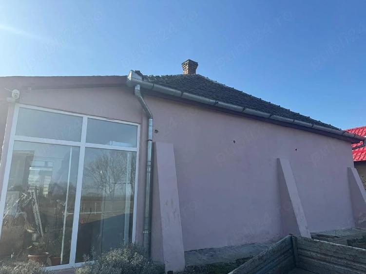 Casă cu 2 camere cu Teren 1500 Mp în Central