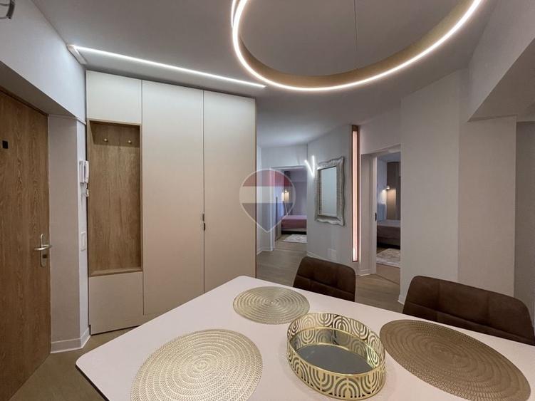 Apartament cu 3 camere decomandat, mobilat în P-ța Alba Iulia