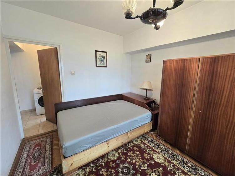 Apartament cu 3 camere decomandat în 1 Mai