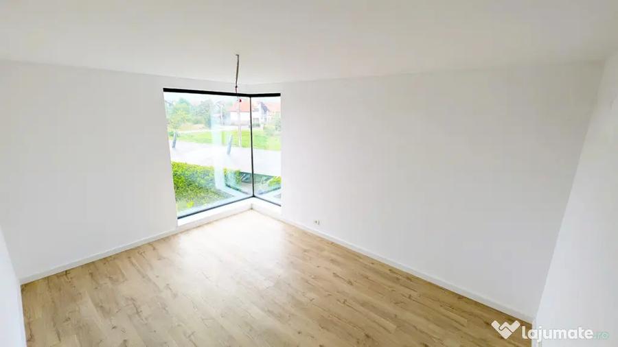Apartament cu 4 camere decomandat în Vest