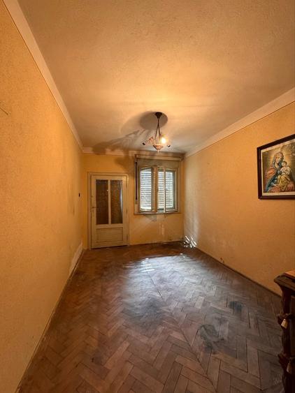 Casă cu 3 camere cu Teren 230 Mp în Central