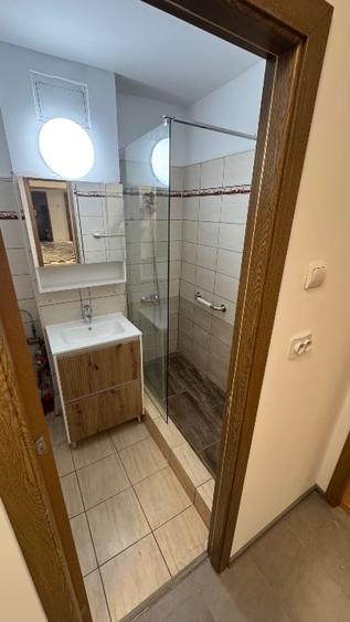 Apartament cu 4 camere semidecomandat, mobilat în Dristor