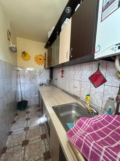 Apartament cu 2 camere semidecomandat, mobilat în Decebal