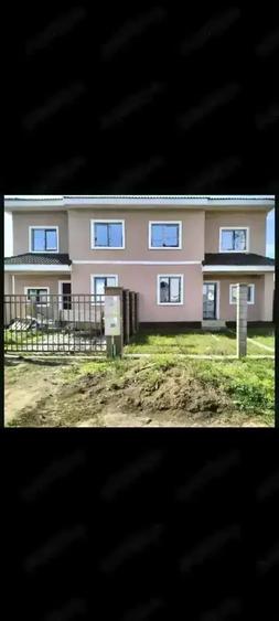 Casă cu 4 camere cu Teren 305 Mp în Dumbrăvița