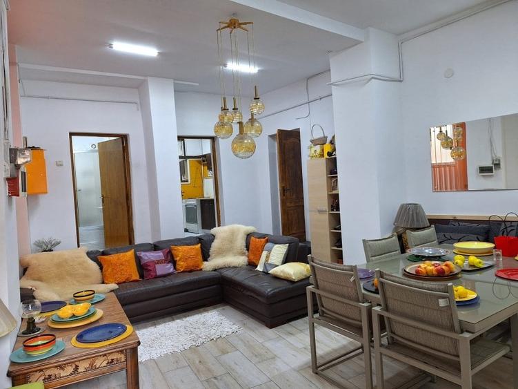 Vila fara risc seismic,renovata,izolata ext,P+1+pod inalt,9 camere,4 bai,pivnita - 1