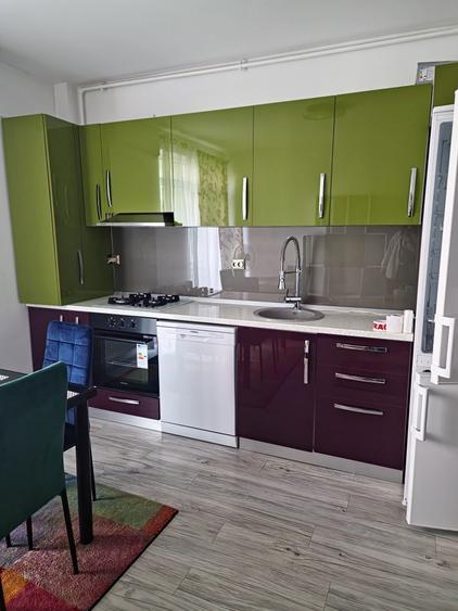 P.F. Inchiriez ap. cu 3 camere Soporului - 2