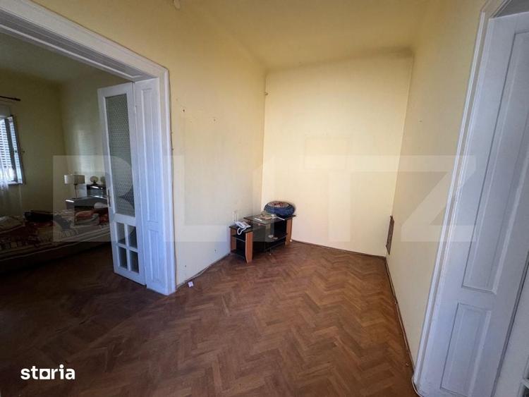 Casă cu 6 camere cu Teren 700 Mp în 700
