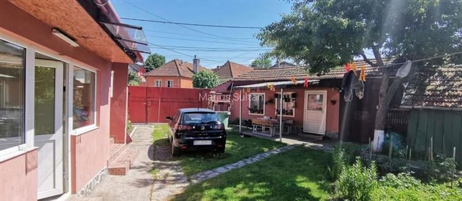 Casa, singur in curte in Bod, zona Centru