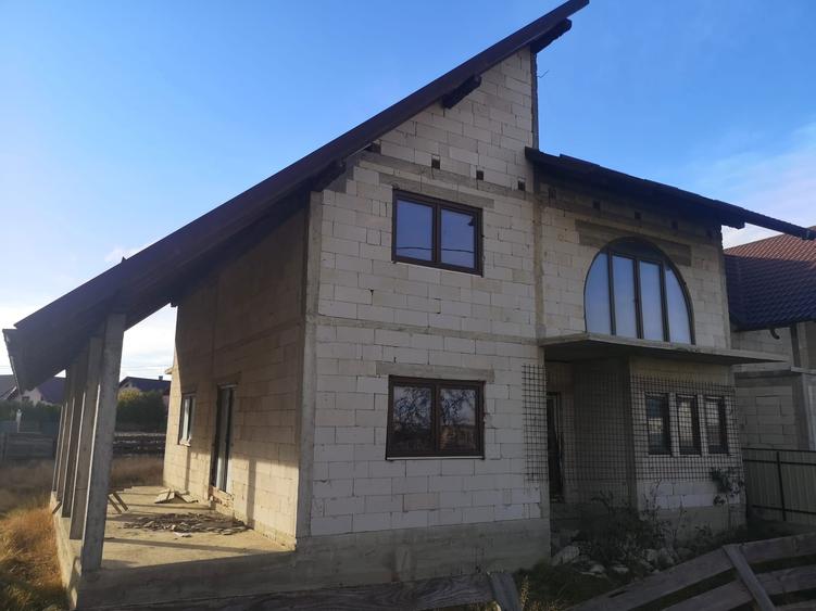 Casa la rosu 200mp in Radauti - 1